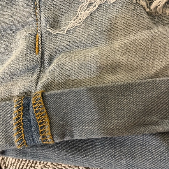 High rise, curvy midi light blue jean shorts - Picture 4 of 5